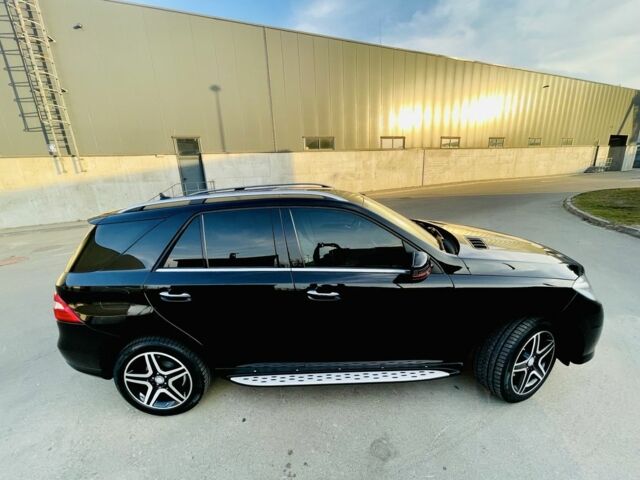 Черный Мерседес МЛ 400, объемом двигателя 3 л и пробегом 157 тыс. км за 25300 $, фото 16 на Automoto.ua