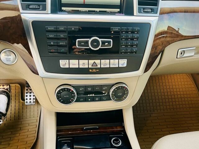 Черный Мерседес МЛ 400, объемом двигателя 3 л и пробегом 157 тыс. км за 25300 $, фото 6 на Automoto.ua