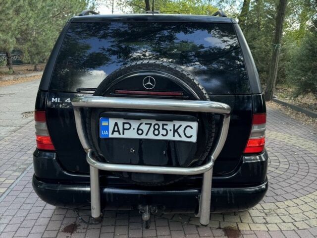 Черный Мерседес МЛ 430, объемом двигателя 4.3 л и пробегом 268 тыс. км за 4299 $, фото 5 на Automoto.ua