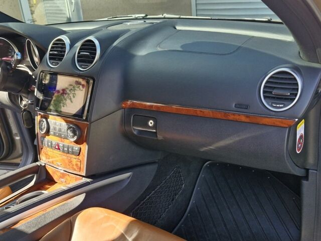 Бежевий Мерседес МЛ 500, об'ємом двигуна 5.5 л та пробігом 251 тис. км за 17899 $, фото 18 на Automoto.ua