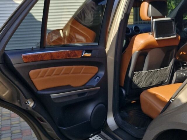 Бежевий Мерседес МЛ 500, об'ємом двигуна 5.5 л та пробігом 251 тис. км за 17899 $, фото 10 на Automoto.ua