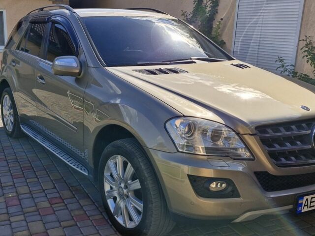 Бежевий Мерседес МЛ 500, об'ємом двигуна 5.5 л та пробігом 251 тис. км за 17899 $, фото 3 на Automoto.ua