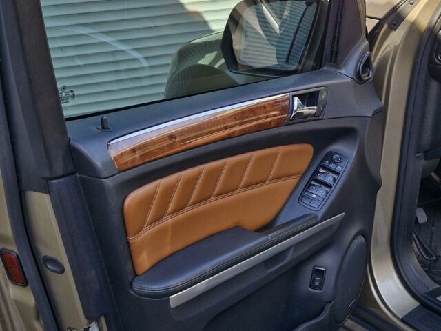 Бежевий Мерседес МЛ 500, об'ємом двигуна 5.5 л та пробігом 251 тис. км за 17899 $, фото 8 на Automoto.ua