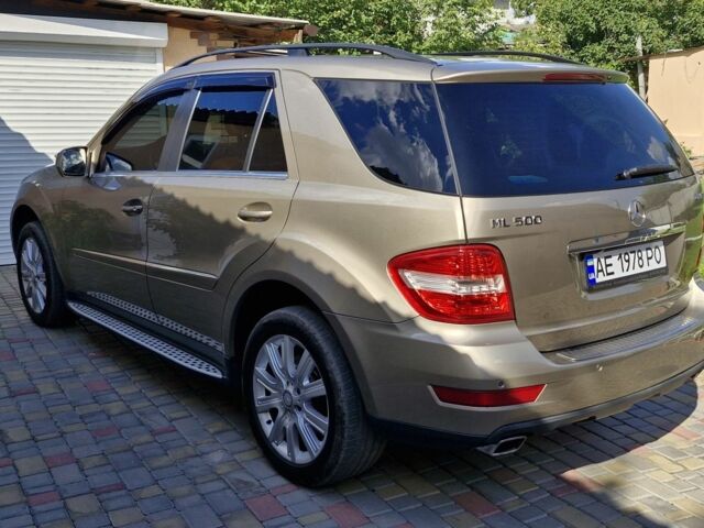 Бежевий Мерседес МЛ 500, об'ємом двигуна 5.5 л та пробігом 251 тис. км за 17899 $, фото 6 на Automoto.ua