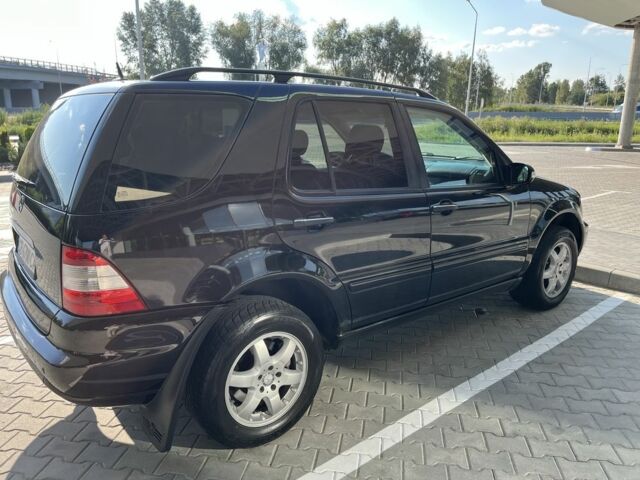 Черный Мерседес МЛ 500, объемом двигателя 5 л и пробегом 378 тыс. км за 7100 $, фото 6 на Automoto.ua