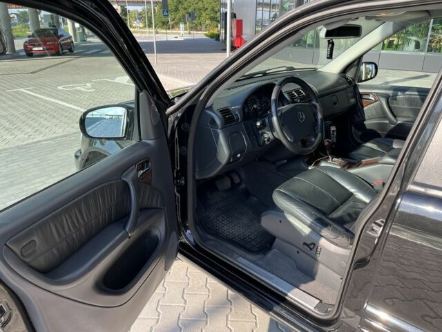 Черный Мерседес МЛ 500, объемом двигателя 5 л и пробегом 378 тыс. км за 7100 $, фото 10 на Automoto.ua