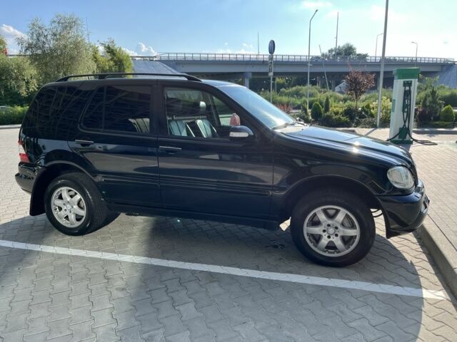 Черный Мерседес МЛ 500, объемом двигателя 5 л и пробегом 378 тыс. км за 7100 $, фото 1 на Automoto.ua