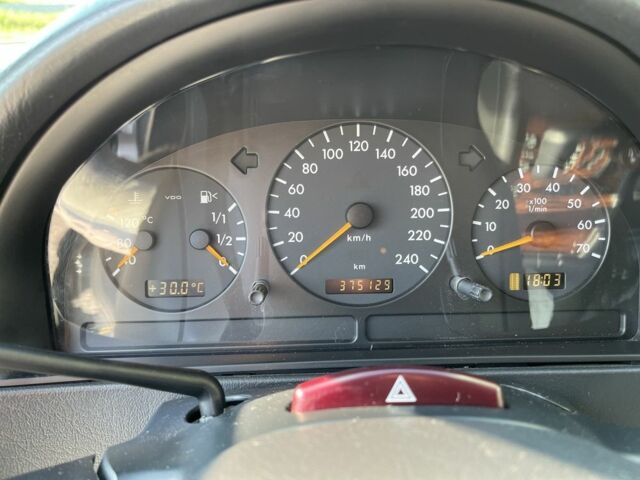 Черный Мерседес МЛ 500, объемом двигателя 5 л и пробегом 378 тыс. км за 7100 $, фото 14 на Automoto.ua