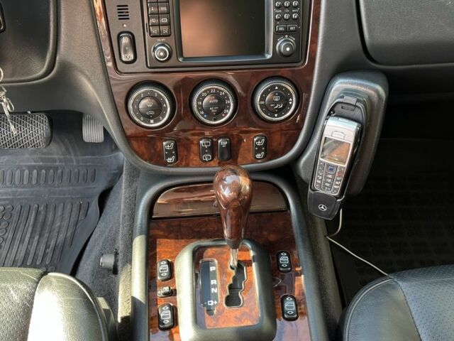 Черный Мерседес МЛ 500, объемом двигателя 5 л и пробегом 378 тыс. км за 7100 $, фото 13 на Automoto.ua