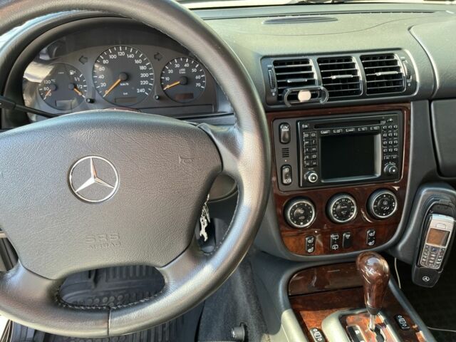 Черный Мерседес МЛ 500, объемом двигателя 5 л и пробегом 378 тыс. км за 7100 $, фото 12 на Automoto.ua