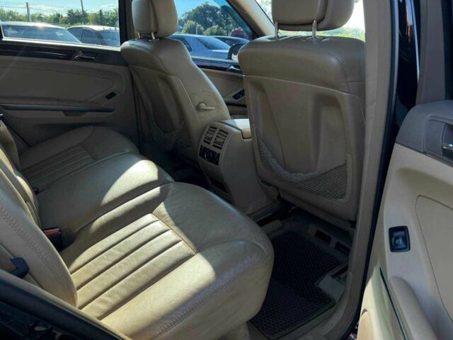 Чорний Мерседес МЛ 500, об'ємом двигуна 5.5 л та пробігом 200 тис. км за 8999 $, фото 7 на Automoto.ua