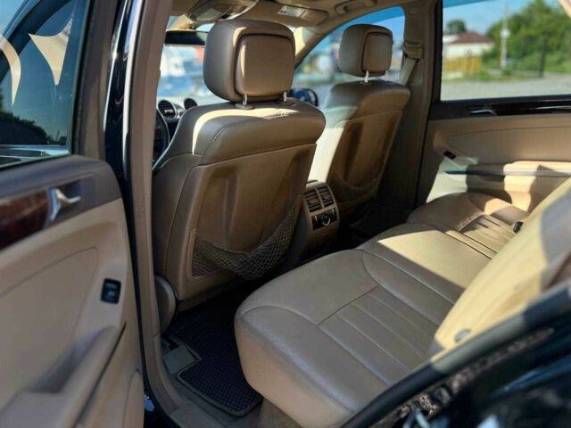 Чорний Мерседес МЛ 500, об'ємом двигуна 5.5 л та пробігом 200 тис. км за 8999 $, фото 6 на Automoto.ua