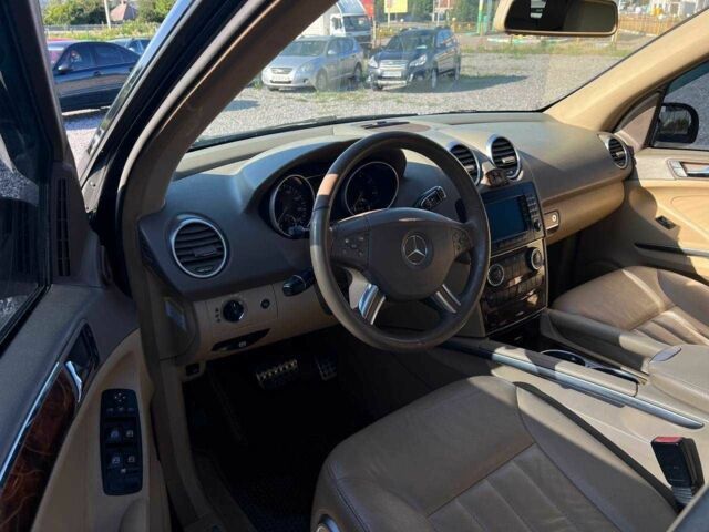 Чорний Мерседес МЛ 500, об'ємом двигуна 5.5 л та пробігом 200 тис. км за 8999 $, фото 8 на Automoto.ua