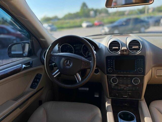 Чорний Мерседес МЛ 500, об'ємом двигуна 5.5 л та пробігом 200 тис. км за 8999 $, фото 9 на Automoto.ua