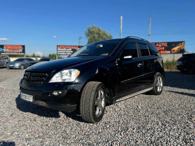 Чорний Мерседес МЛ 500, об'ємом двигуна 5.5 л та пробігом 200 тис. км за 8999 $, фото 1 на Automoto.ua