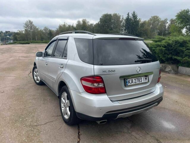 Сірий Мерседес МЛ 500, об'ємом двигуна 5 л та пробігом 283 тис. км за 11000 $, фото 7 на Automoto.ua