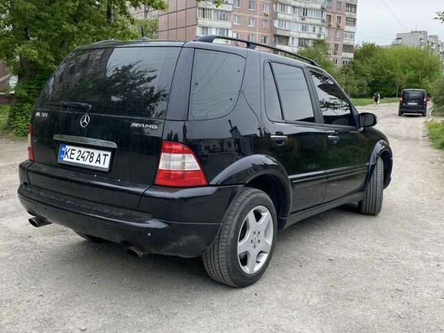 Черный Мерседес МЛ 55 АМГ, объемом двигателя 5.4 л и пробегом 125 тыс. км за 12000 $, фото 1 на Automoto.ua