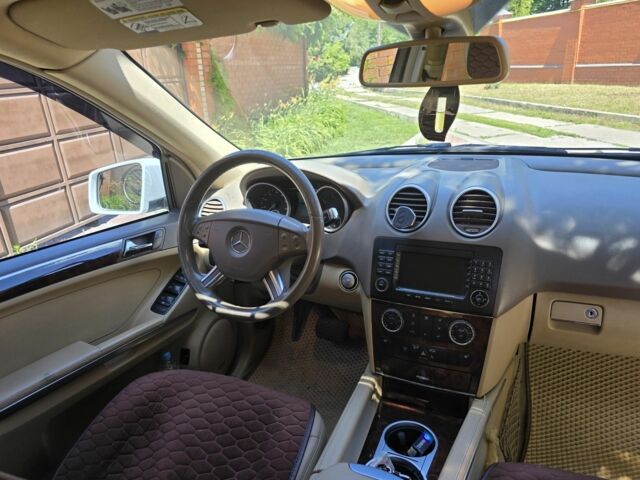 Білий Мерседес МЛ 550, об'ємом двигуна 5.5 л та пробігом 200 тис. км за 11500 $, фото 6 на Automoto.ua