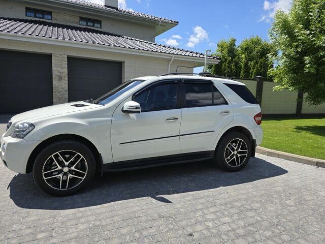 Білий Мерседес МЛ 550, об'ємом двигуна 5.5 л та пробігом 200 тис. км за 11500 $, фото 13 на Automoto.ua