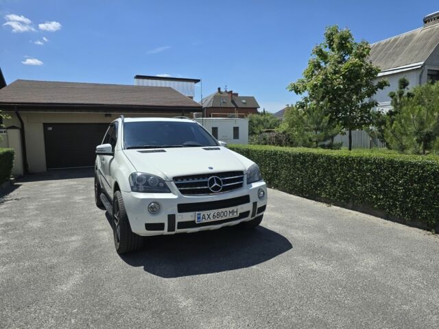 Білий Мерседес МЛ 550, об'ємом двигуна 5.5 л та пробігом 200 тис. км за 11500 $, фото 10 на Automoto.ua