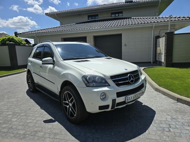 Білий Мерседес МЛ 550, об'ємом двигуна 5.5 л та пробігом 200 тис. км за 11500 $, фото 16 на Automoto.ua