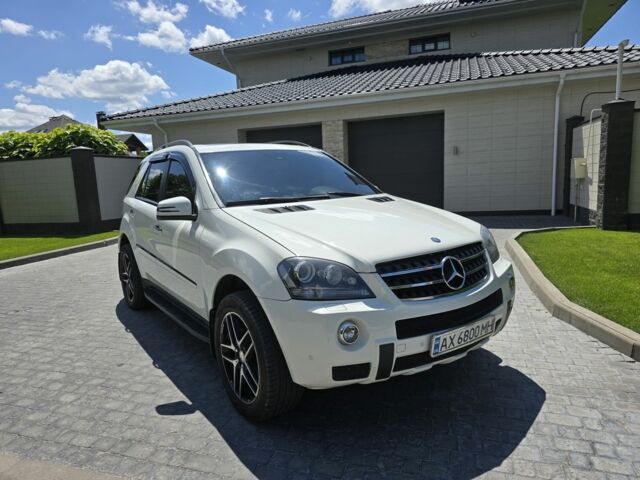 Білий Мерседес МЛ 550, об'ємом двигуна 5.5 л та пробігом 200 тис. км за 11500 $, фото 4 на Automoto.ua