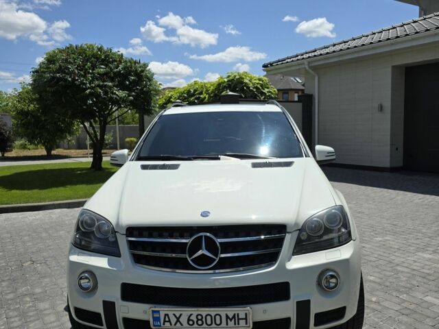 Білий Мерседес МЛ 550, об'ємом двигуна 5.5 л та пробігом 200 тис. км за 11500 $, фото 2 на Automoto.ua