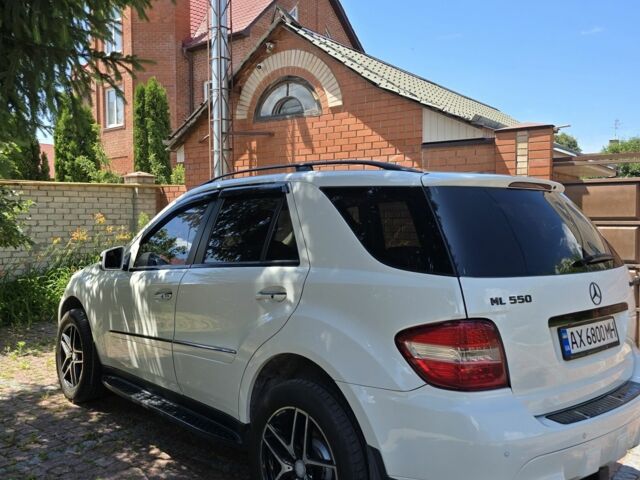 Білий Мерседес МЛ 550, об'ємом двигуна 5.5 л та пробігом 200 тис. км за 11500 $, фото 7 на Automoto.ua