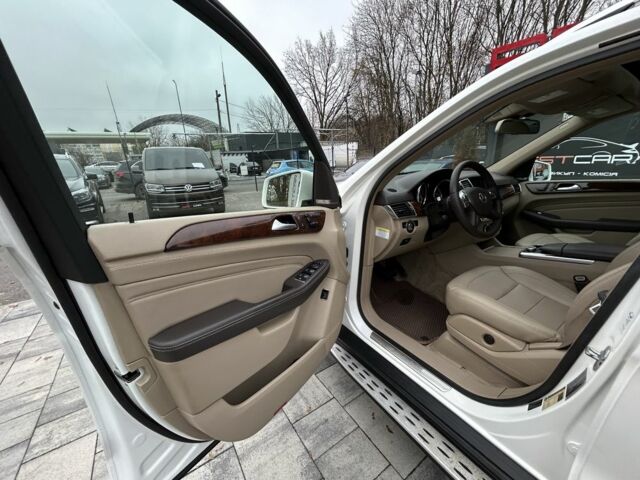 Белый Мерседес МЛ 550, объемом двигателя 4.7 л и пробегом 160 тыс. км за 17900 $, фото 6 на Automoto.ua