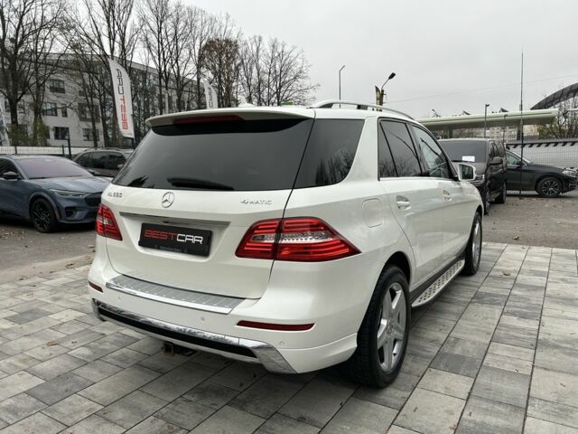 Белый Мерседес МЛ 550, объемом двигателя 4.7 л и пробегом 160 тыс. км за 17900 $, фото 3 на Automoto.ua