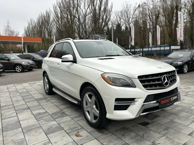 Белый Мерседес МЛ 550, объемом двигателя 4.7 л и пробегом 160 тыс. км за 17900 $, фото 2 на Automoto.ua