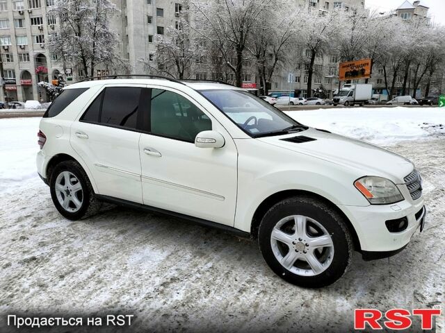 Білий Мерседес МЛ класс, об'ємом двигуна 3.5 л та пробігом 17600 тис. км за 11500 $, фото 4 на Automoto.ua