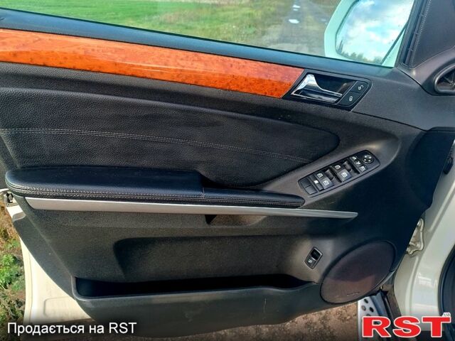 Білий Мерседес МЛ класс, об'ємом двигуна 3.5 л та пробігом 274 тис. км за 14000 $, фото 11 на Automoto.ua