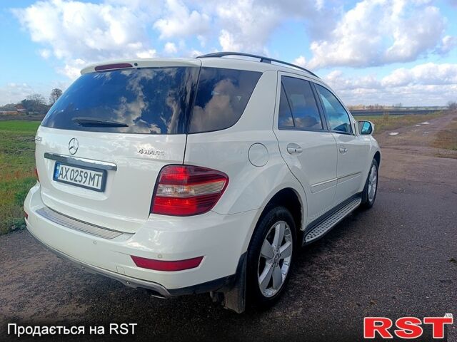 Білий Мерседес МЛ класс, об'ємом двигуна 3.5 л та пробігом 274 тис. км за 14000 $, фото 5 на Automoto.ua