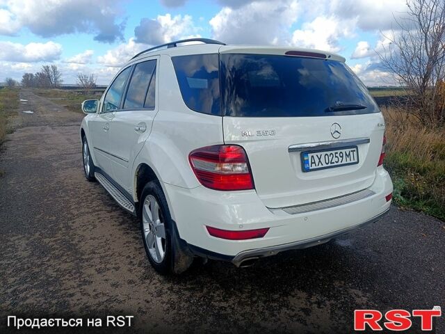 Білий Мерседес МЛ класс, об'ємом двигуна 3.5 л та пробігом 274 тис. км за 14000 $, фото 3 на Automoto.ua