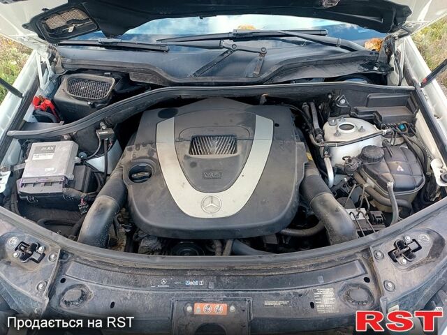 Білий Мерседес МЛ класс, об'ємом двигуна 3.5 л та пробігом 274 тис. км за 14000 $, фото 13 на Automoto.ua