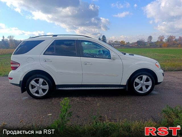 Білий Мерседес МЛ класс, об'ємом двигуна 3.5 л та пробігом 274 тис. км за 14000 $, фото 6 на Automoto.ua