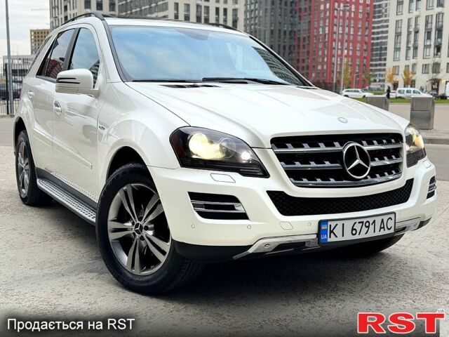 Білий Мерседес МЛ класс, об'ємом двигуна 3 л та пробігом 232 тис. км за 14750 $, фото 2 на Automoto.ua