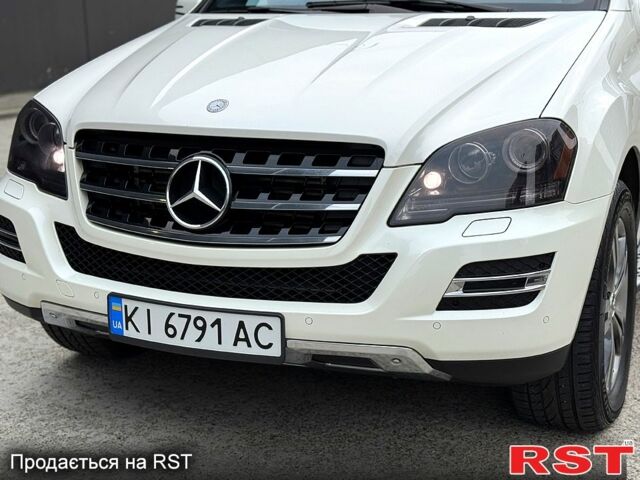 Білий Мерседес МЛ класс, об'ємом двигуна 3 л та пробігом 232 тис. км за 14750 $, фото 7 на Automoto.ua