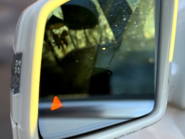 Белый Мерседес МЛ класс, объемом двигателя 3 л и пробегом 342 тыс. км за 16500 $, фото 7 на Automoto.ua