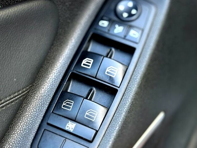 Белый Мерседес МЛ класс, объемом двигателя 3 л и пробегом 342 тыс. км за 16500 $, фото 8 на Automoto.ua