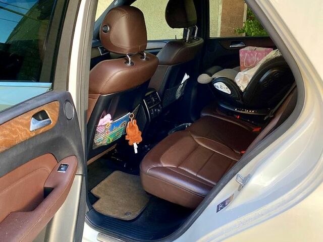 Білий Мерседес МЛ класс, об'ємом двигуна 3 л та пробігом 240 тис. км за 21800 $, фото 11 на Automoto.ua