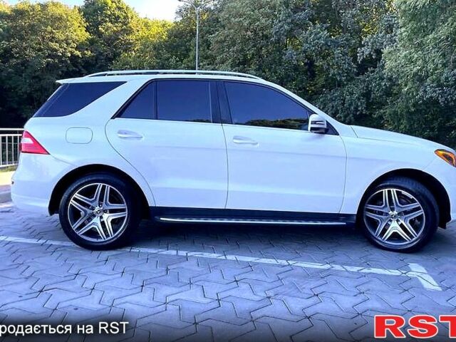 Білий Мерседес МЛ класс, об'ємом двигуна 3 л та пробігом 240 тис. км за 21800 $, фото 8 на Automoto.ua