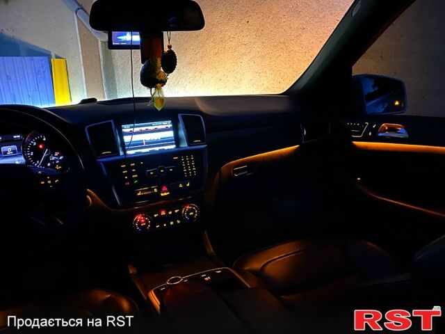 Білий Мерседес МЛ класс, об'ємом двигуна 3 л та пробігом 240 тис. км за 21800 $, фото 3 на Automoto.ua