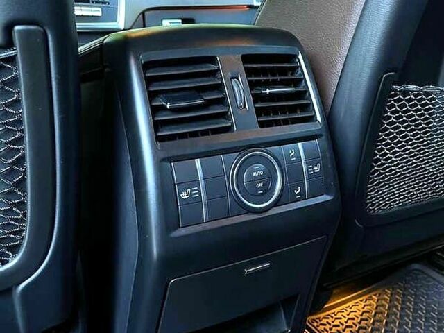 Білий Мерседес МЛ класс, об'ємом двигуна 3 л та пробігом 240 тис. км за 21800 $, фото 9 на Automoto.ua