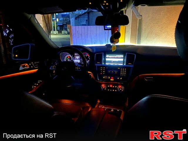 Білий Мерседес МЛ класс, об'ємом двигуна 3 л та пробігом 240 тис. км за 21800 $, фото 5 на Automoto.ua