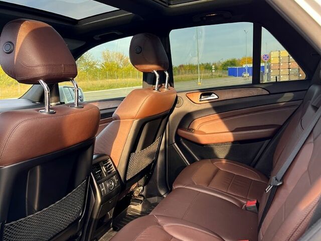 Мерседес МЛ класс 2014 в Запорожье на Automoto.ua Белый Мерседес МЛ класс, объемом двигателя 3 л и пробегом 262 тыс. км за 29800 $, фото 7 на Automoto.ua