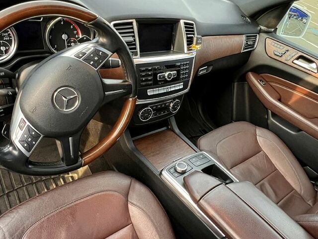 Мерседес МЛ класс 2014 в Запорожье на Automoto.ua Белый Мерседес МЛ класс, объемом двигателя 3 л и пробегом 262 тыс. км за 29800 $, фото 6 на Automoto.ua