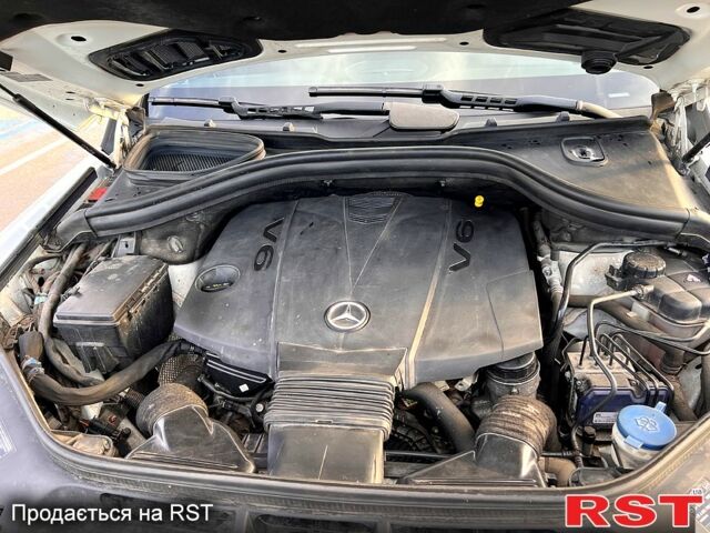 Мерседес МЛ класс 2014 в Запорожье на Automoto.ua Белый Мерседес МЛ класс, объемом двигателя 3 л и пробегом 262 тыс. км за 29800 $, фото 10 на Automoto.ua