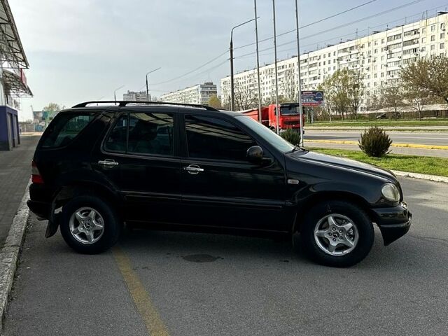 Чорний Мерседес ML-Class, об'ємом двигуна 3.2 л та пробігом 250 тис. км за 5400 $, фото 8 на Automoto.ua